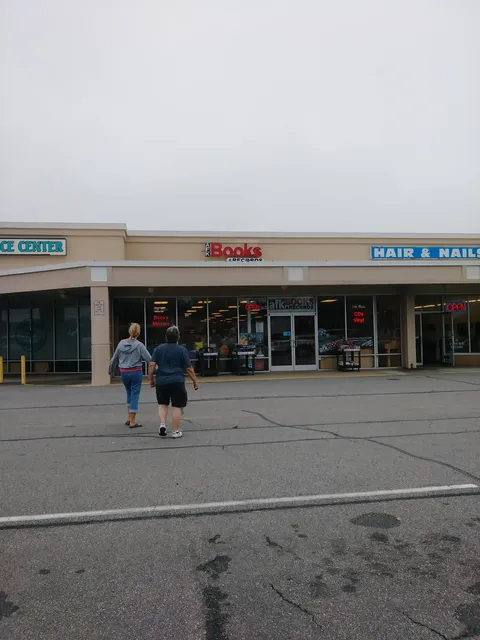 Chic's Beach Shopping Center