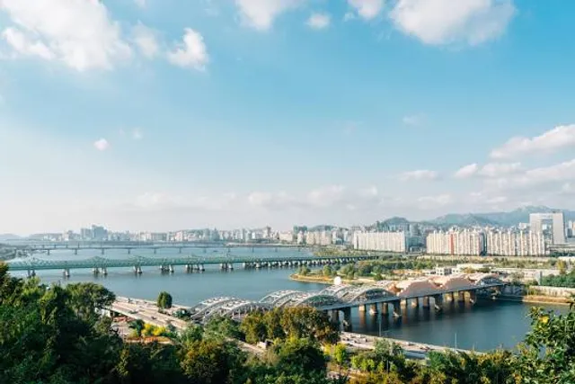 Yongyangbongjeojeong Park