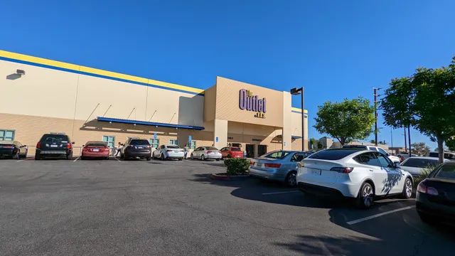 The Outlet By E.L.S.