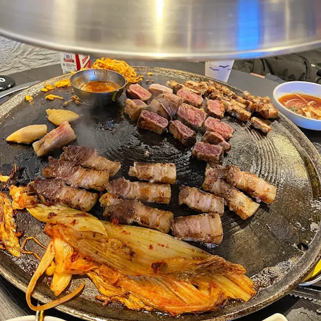 동두천솥뚜껑삼겹살