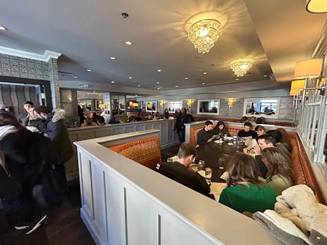 Stephanie's On Newbury