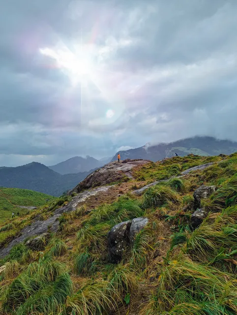 kakkadampoyil hill view point Nayadampoyil