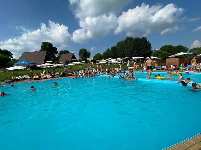 Klub Simeynoho Vidpochynku Komarovo