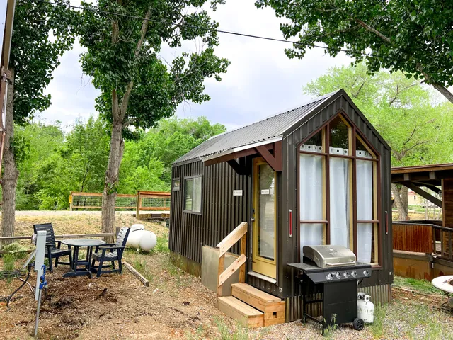 Cedar Creek Lodging & RV Park