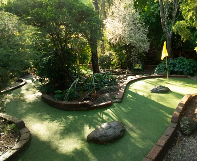 Halls Gap Adventure | Golf | Cafe Bar | MOCO Gallery & Boutique