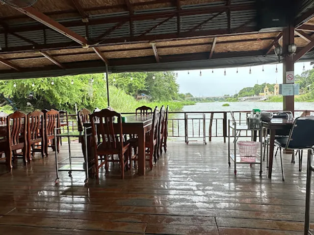 ร้านแพบ้านริมน้ำ