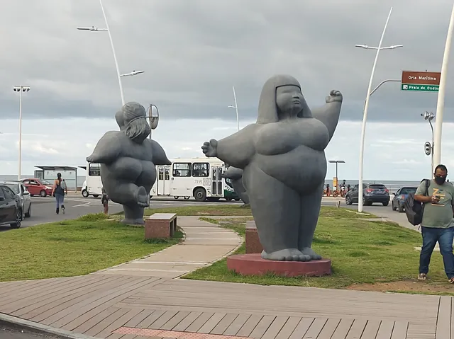 Monumento As Meninas do Brasil (Gordinhas)