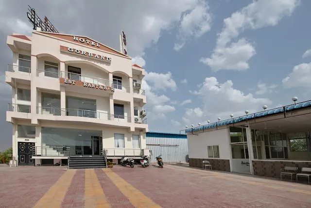 OYO 42870 Hotel Gorband