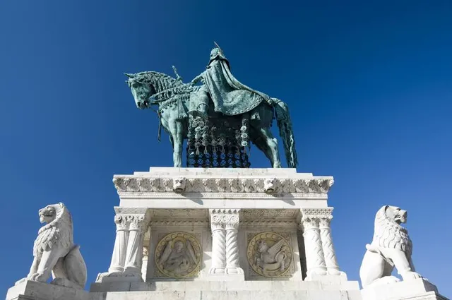 Statue des heiligen Stephan I.