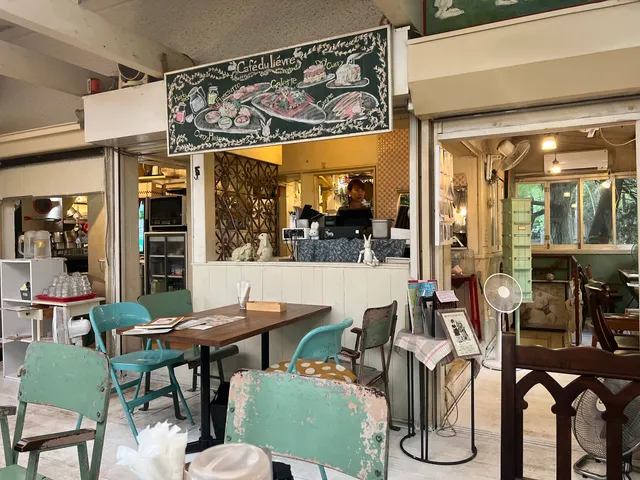 Café du Lièvre (Bunny House)