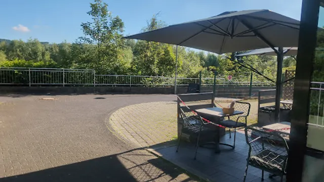 D four Café & Bistro