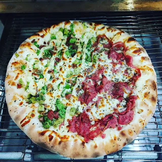 Torre da Pizza Bombinhas