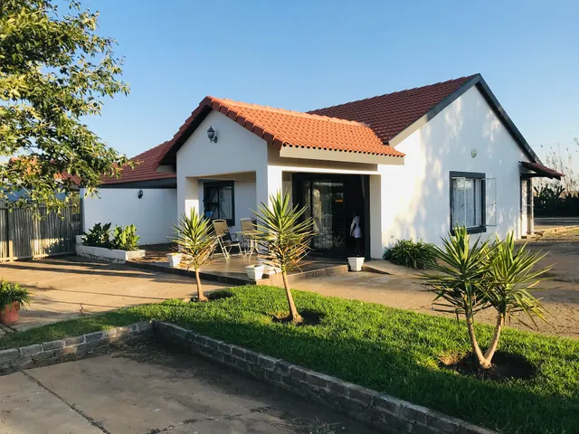 Olive Grove Country Lodge