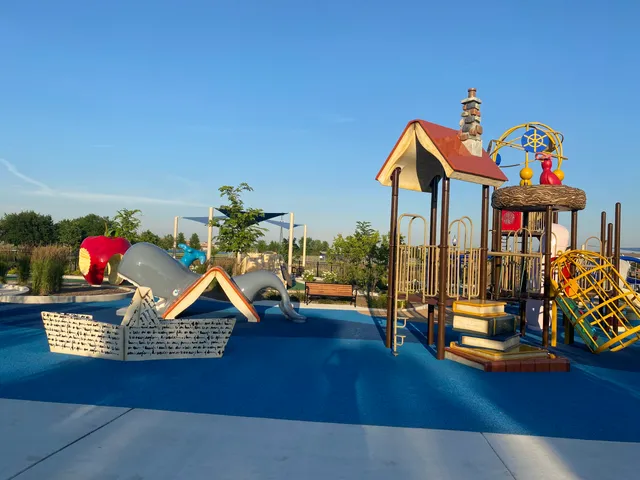 95th Street Community Plaza