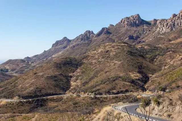 Sandstone Peak Trailhead Parking