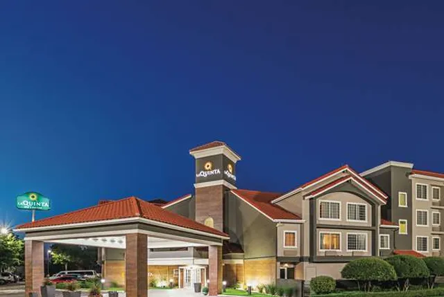 La Quinta Inn & Suites by Wyndham Fort Worth North