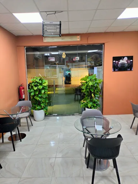 Aaqib Restaurant & Coffee Shop مطعم و مقهى عاقب