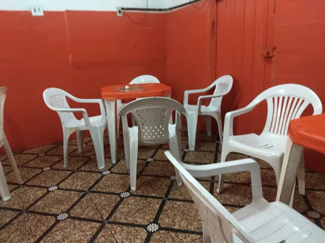 Sandubão ( em frente a igreja )