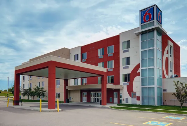 Motel 6 Airdrie, AB