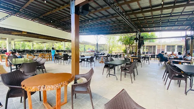 Greenhouse 22 Fishing Station & Restaurant