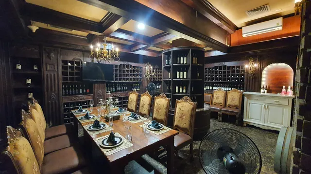 Nhà Hàng Hầm De Paris (Hầm Lã Vọng)