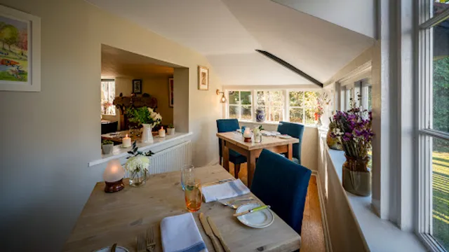 The Crown Burchetts Green