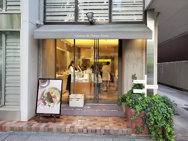 L'Avenue des Champs-Élysées