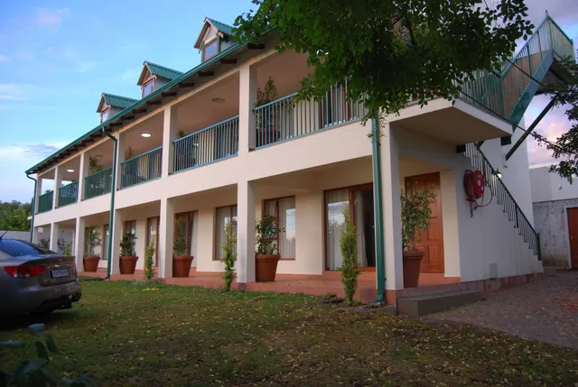 Sunninghill Guest Lodge