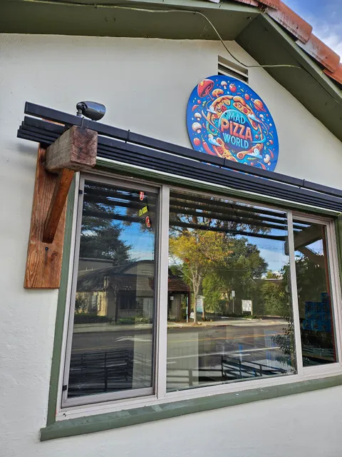 Mad Pizza World