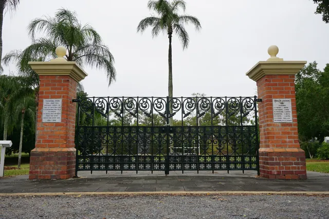 Toowong Memorial Park
