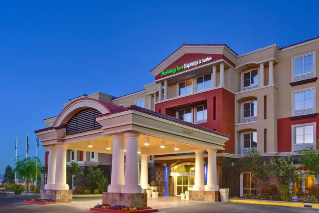 Holiday Inn Express & Suites Las Vegas SW – Spring Valley by IHG