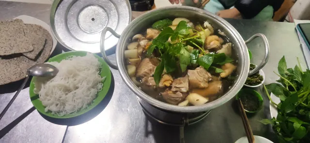 Lẩu gà lá é Tao Ngộ (chi nhánh 3/4)