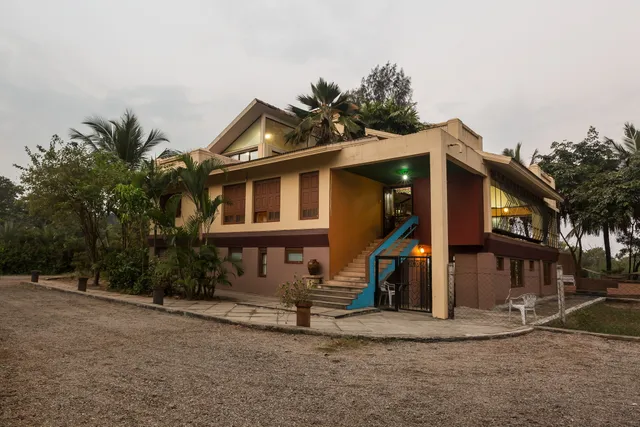 SaffronStays Master's Courtyard, Gholvad