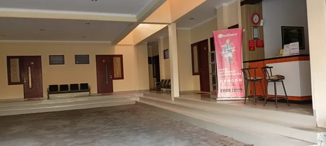 RedDoorz Syariah Plus near Cirebon Super Block Mall 2