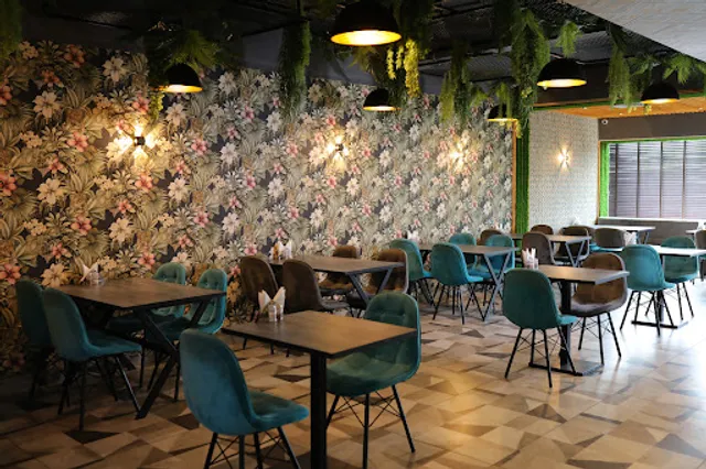 Myron Restaurant & Cafe