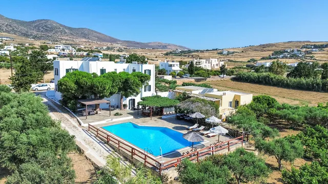 Tzane Apartments - Steps away from Golden Beach