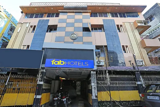 Via Heera Holiday Inn - Hotel in Park Street, Kolkata