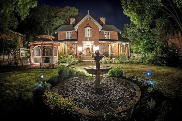 The Steamboat House Bed and Breakfast