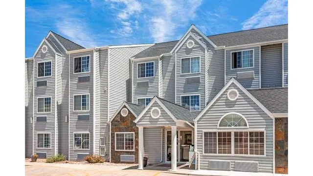 Days Inn & Suites by Wyndham Greeley