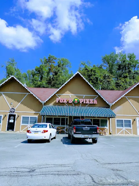 Fox's Pizza Den