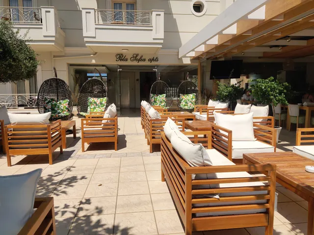 elia Food & Drinks Restaurant