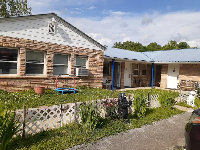 SCENIC RIVER INN MOTEL