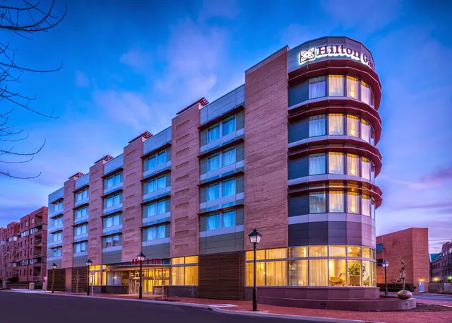 Hilton Garden Inn Alexandria Old Town National Harbor