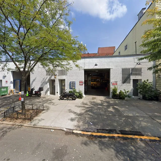 Wafels & Dinges - The Commissary