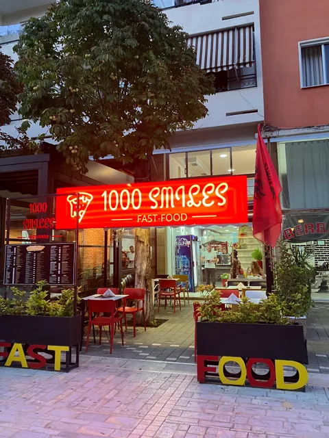 1000 Smiles Fast-food