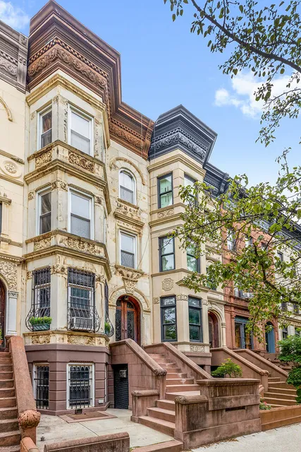 Danielle Nazinitsky at Decode Real Estate