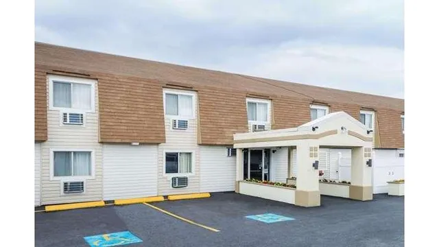 Super 8 by Wyndham Bangor