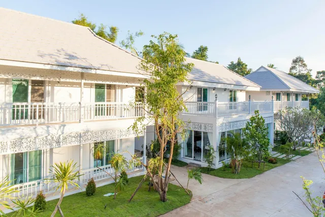 เมยมณี รีสอร์ท & ผ้าไทย (Moeimanee Resort)