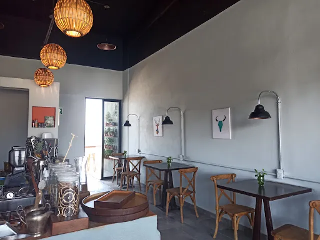 Menjurje Bar & Kitchen