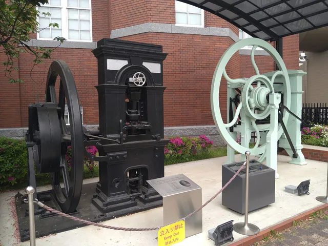 創業期に使われていた圧印機